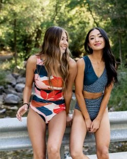 Nani Swimwear Squared Switch V Crop