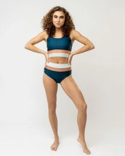 Nani Swimwear Flow Cut Back Crop